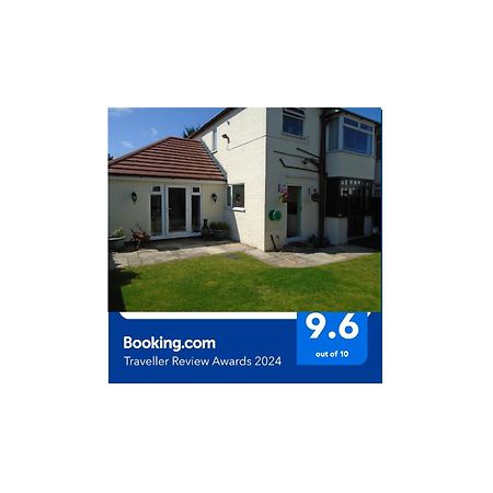 Tea In Liverpool - Private - Quiet - Ground Floor - En-Suite - Walk-In-Shower Екстер'єр фото