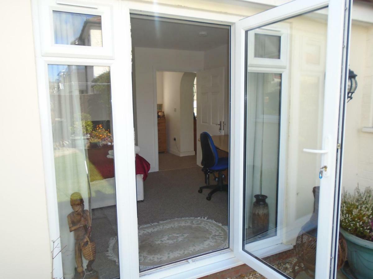 Tea In Liverpool - Private - Quiet - Ground Floor - En-Suite - Walk-In-Shower Екстер'єр фото