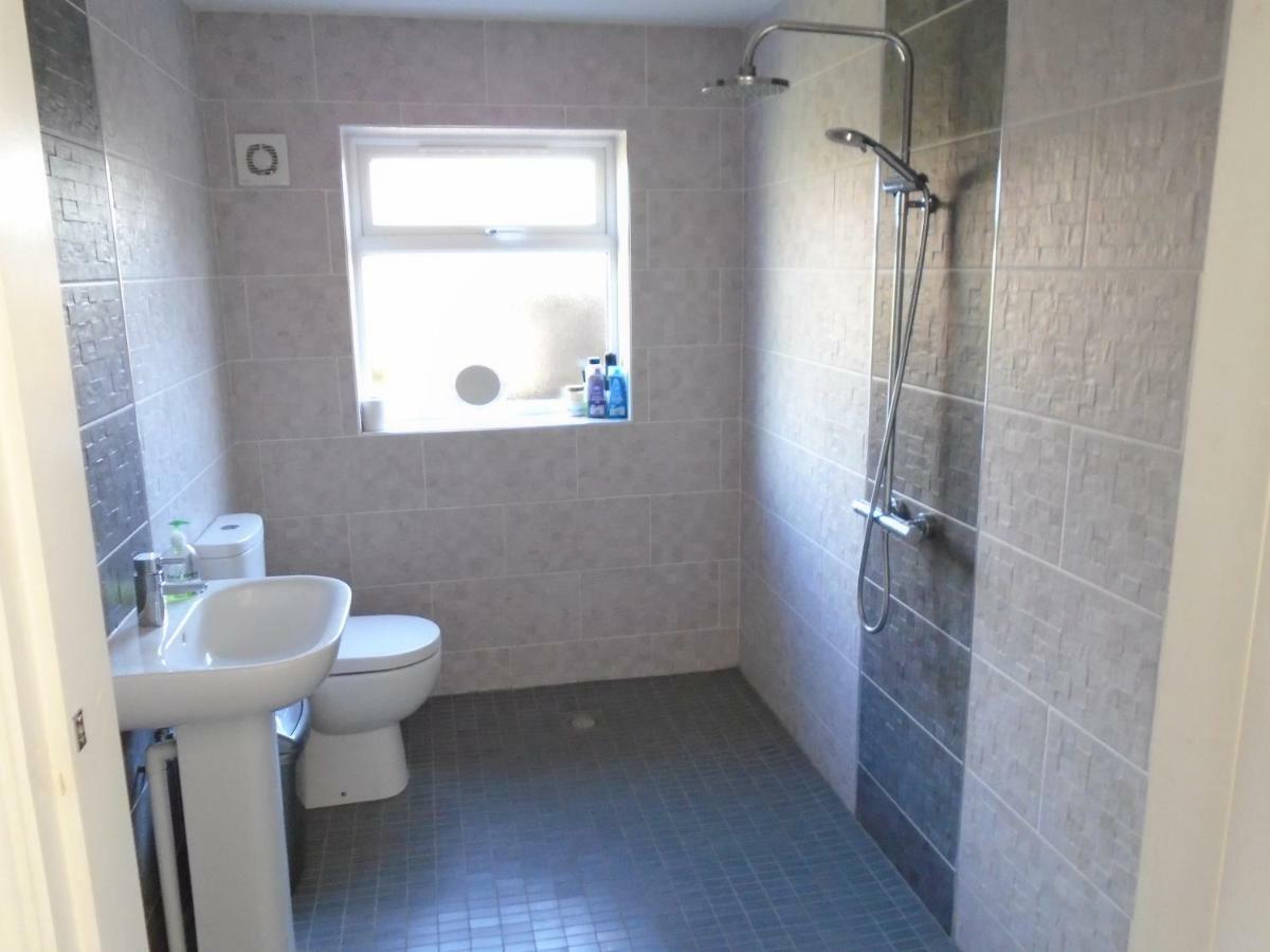Tea In Liverpool - Private - Quiet - Ground Floor - En-Suite - Walk-In-Shower Екстер'єр фото