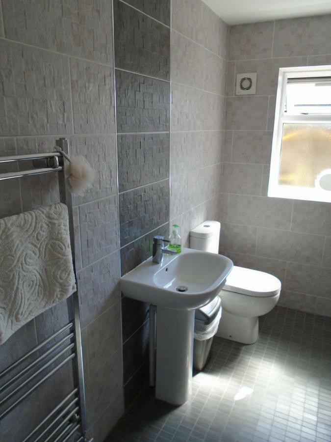 Tea In Liverpool - Private - Quiet - Ground Floor - En-Suite - Walk-In-Shower Екстер'єр фото