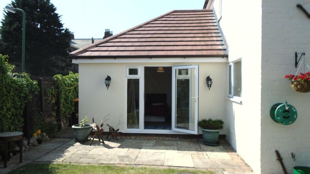 Tea In Liverpool - Private - Quiet - Ground Floor - En-Suite - Walk-In-Shower Екстер'єр фото