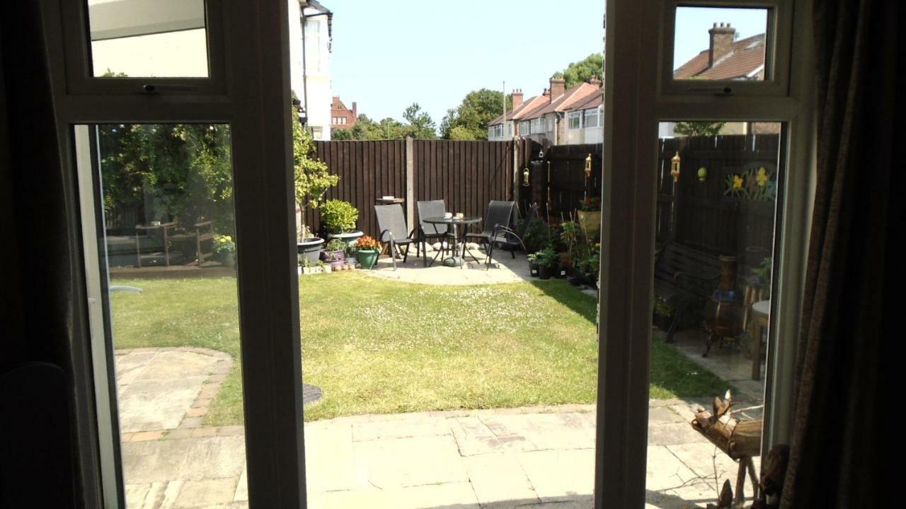 Tea In Liverpool - Private - Quiet - Ground Floor - En-Suite - Walk-In-Shower Екстер'єр фото