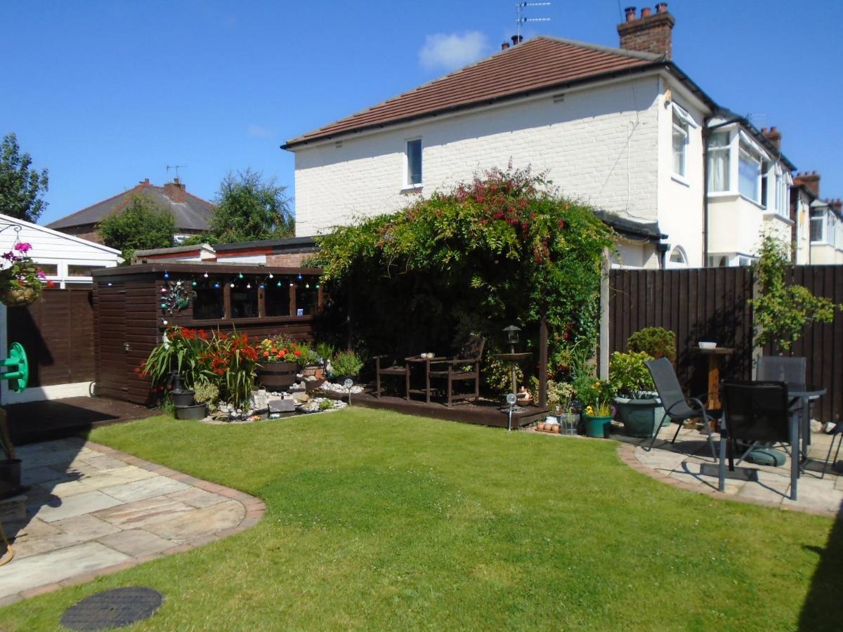 Tea In Liverpool - Private - Quiet - Ground Floor - En-Suite - Walk-In-Shower Екстер'єр фото