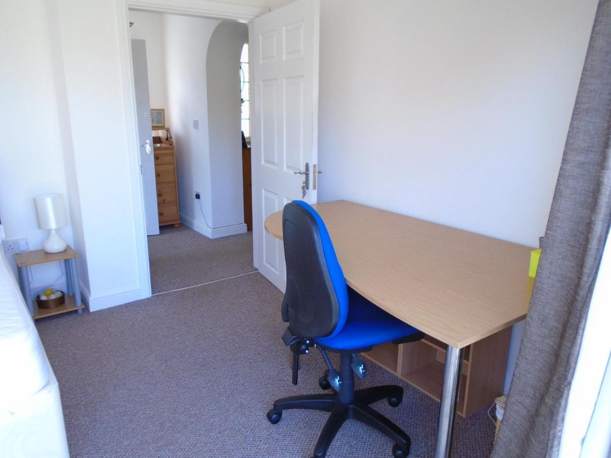 Tea In Liverpool - Private - Quiet - Ground Floor - En-Suite - Walk-In-Shower Екстер'єр фото